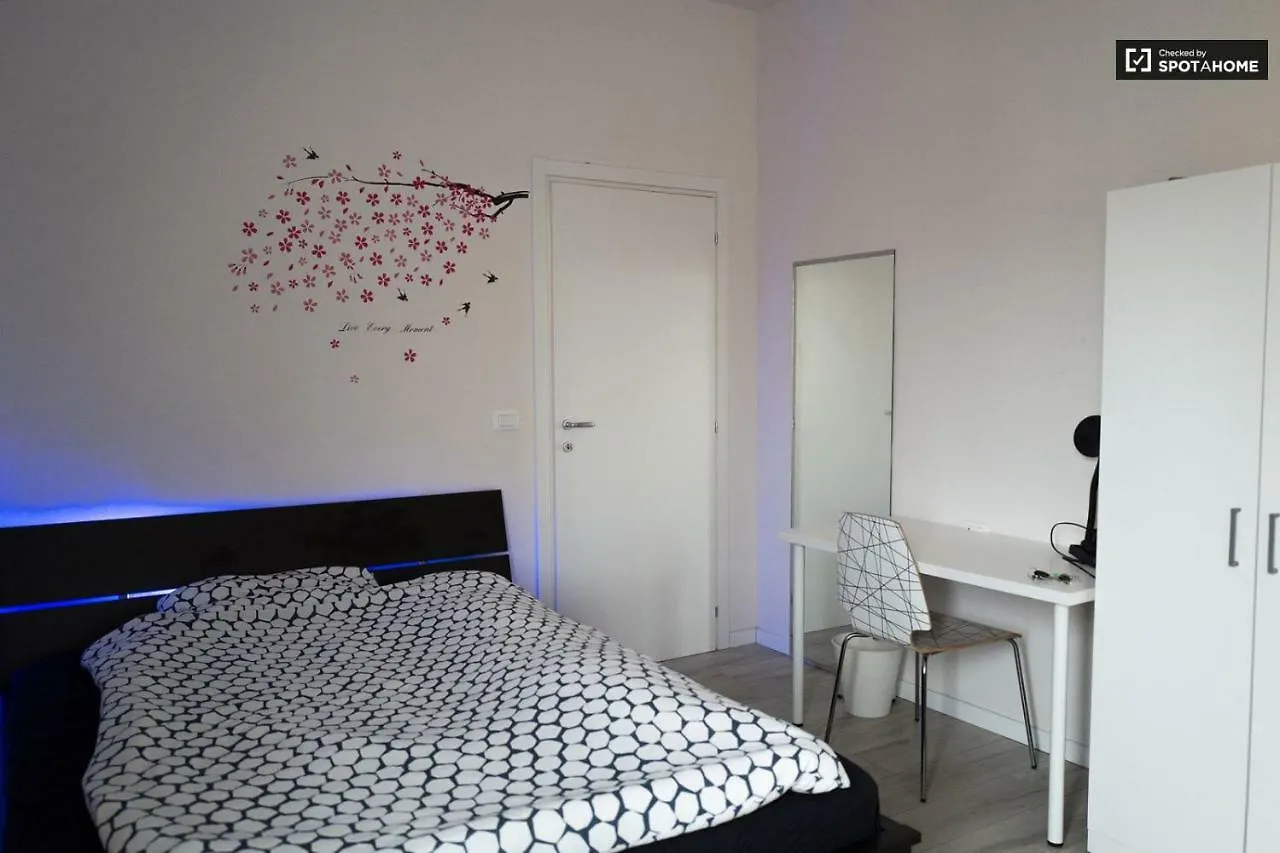 Brand New Apartment In Fiera Bolonya İtalya